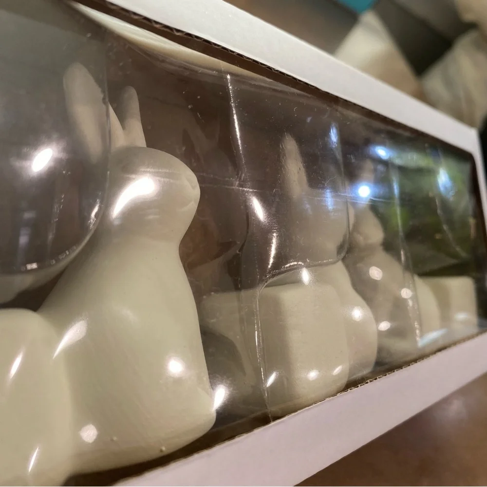 Target Bullseye Easter Bunny Plant Stand Figurals 3 Count White NWT